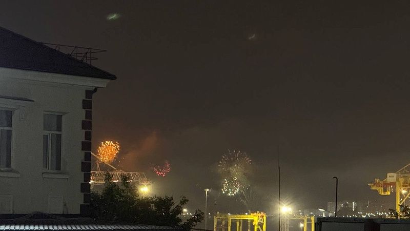 Салют в честь 80-летия Великой Победы погремел в Новороссийске 