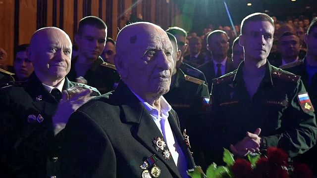 102-летний ветеран эмоционально высказался на награждении участников СВО