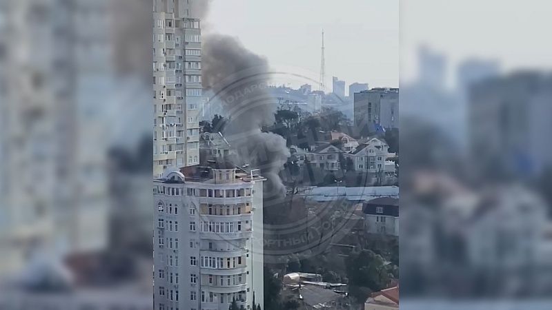 Деревянный дом площадью в 80 квадратных метров сгорел в Сочи