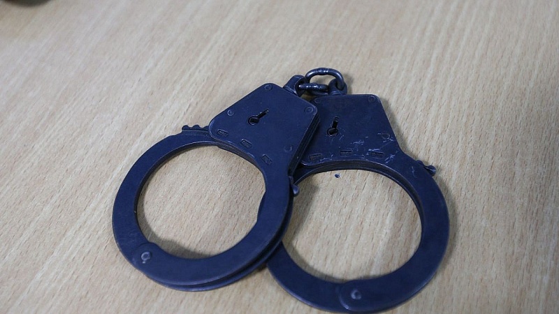 Обвиненный в госизмене молился при задержании ФСБ в Москве