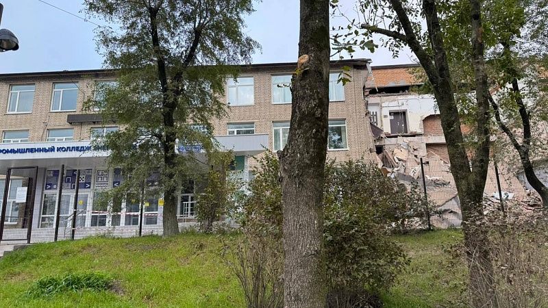 Здание энергетического колледжа обрушилось во Владивостоке