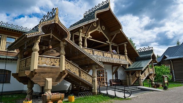 Барина на зарплату 300 тысяч рублей хотят взять на работу в Ленобласти 