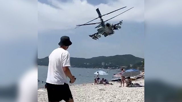 Туристов напугал военный вертолет, пролетевший над пляжем под Туапсе. Фото: t.me/tuapse_info_official