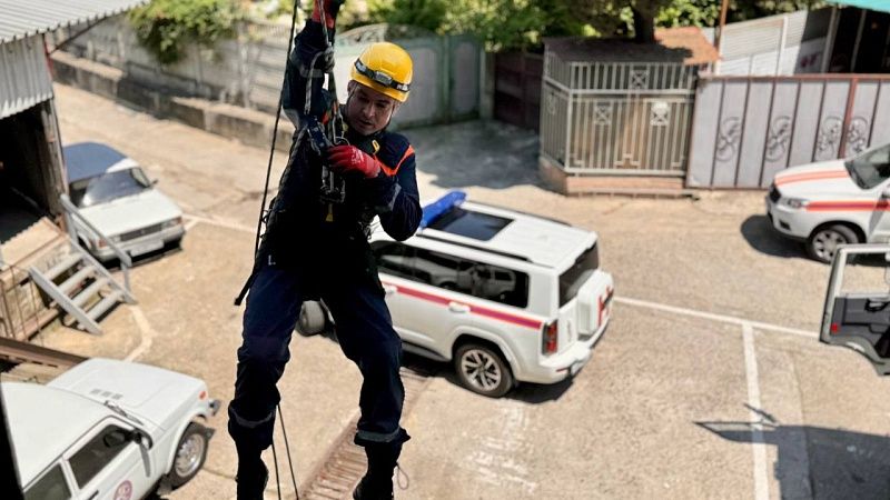 Министр ГО и ЧС Штриков проверил готовность к курортному сезону Сочи