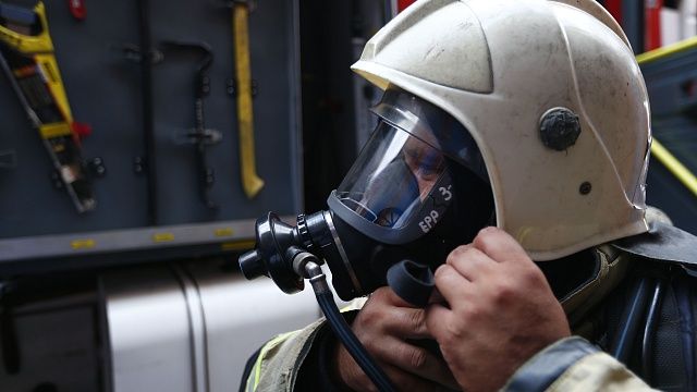 За 2023 год сотрудники краевого МЧС спасли из пожаров около 500 человек. Фото: телеканал «Краснодар»/Геннадий Аносов
