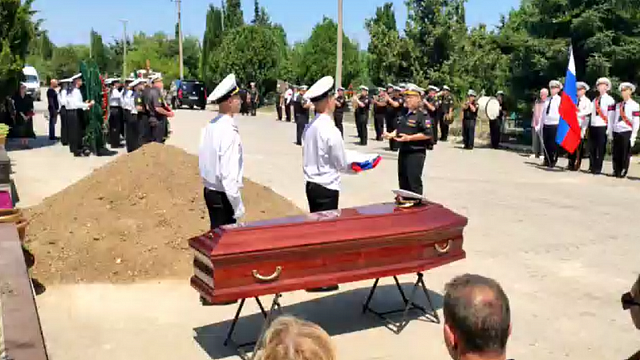В Севастополе под воинский салют и гимн России похоронили убитого Станислава Ржицкого 