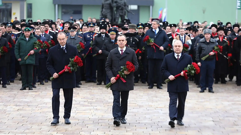 Цветы к Вечному огню в центре «Патриот» возложил губернатор Кубани