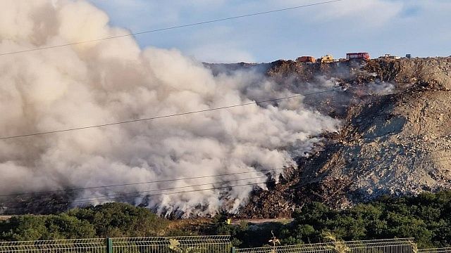 Мусорный полигон в Новороссийске не могут потушить больше недели. Фото: t.me/kravchenko_glava_nvrsk