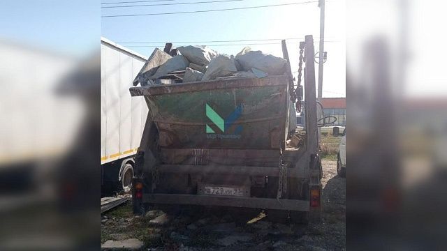 В Краснодаре изъяли грузовик очередного «серого» мусорщика