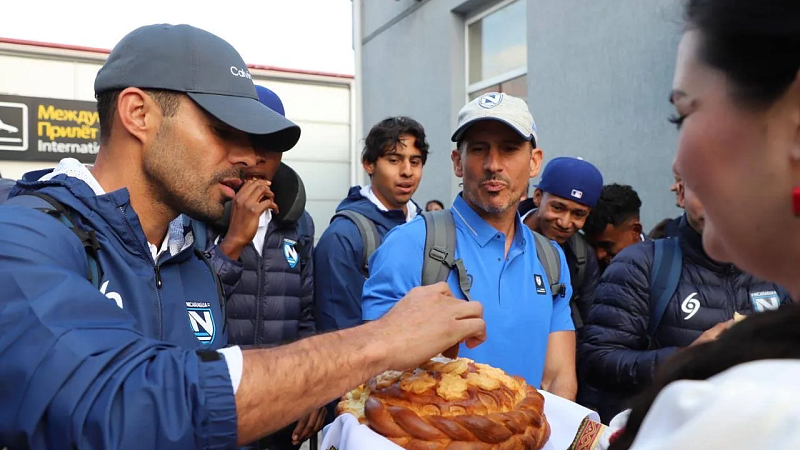 Сборную Никарагуа встретили с караваем в аэропорту Краснодара