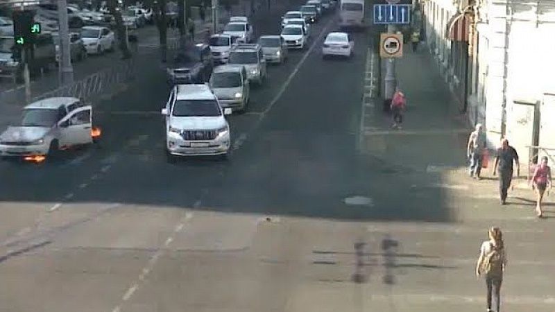 Автомобиль загорелся в центре Краснодара | Мамаев свободен?