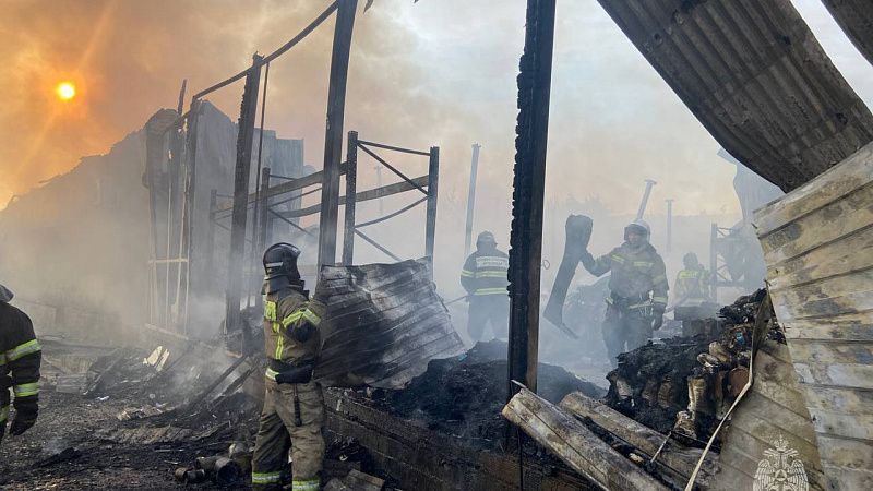 На место пожара в Краснодаре выехал дополнительный отряд