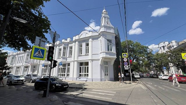 Реставрацию фасада исторического здания в центре Краснодара завершат к осени