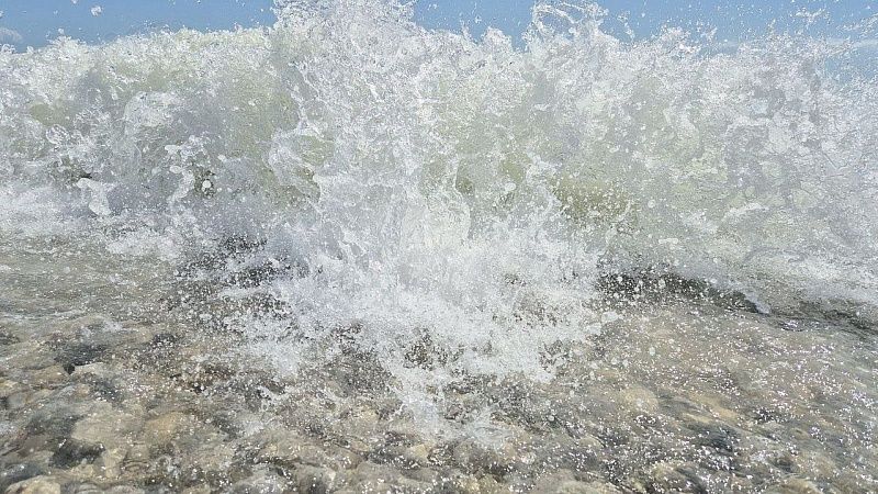 Мощный смерч увидели отдыхающие над морем у пляжей в Туапсе 