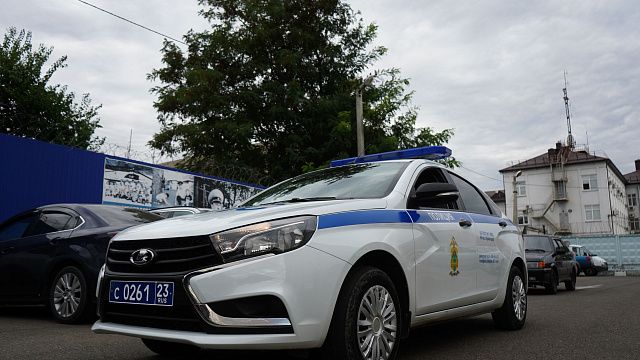 Полиция изъяла бесхозную партию алкоголя в Краснодаре. Фото: Елена Желнина 