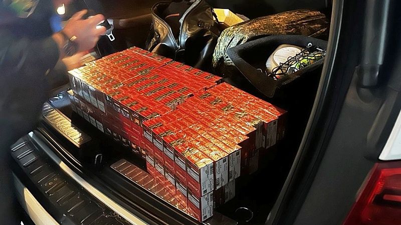 Контрабанду сигарет на 300 тысяч рублей нашли в тайниках Mercedes из Абхазии