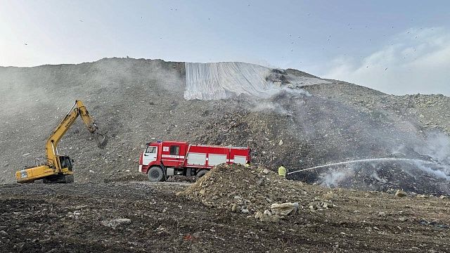 Для ликвидации пожара отсыпали почти 70 кубов грунта на полигоне в Новороссийске
