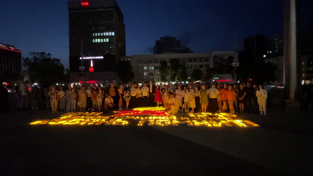 В Краснодаре прошла патриотическая акция в День памяти и скорби. Фото: телеканал «Краснодар»