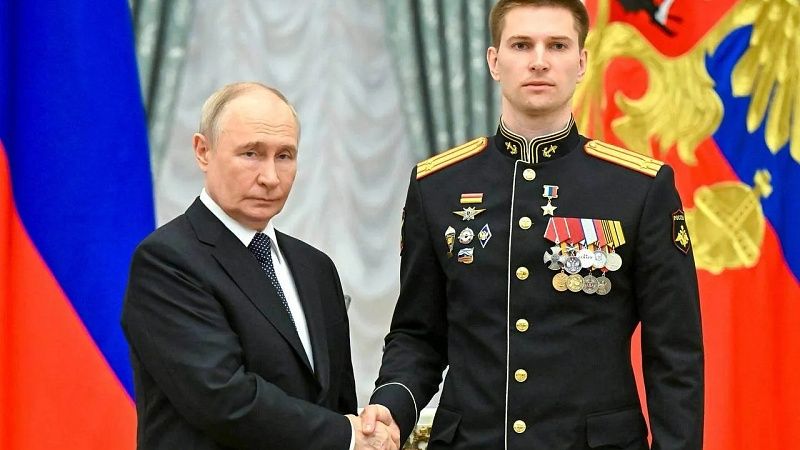Путин вручил высочайшую награду России подполковнику Берестовскому из Сочи