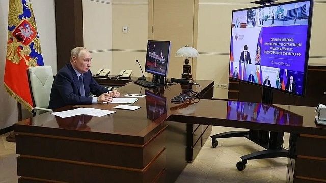 Владимир Путин по видеосвязи запустил два новых детских центра на Кубани