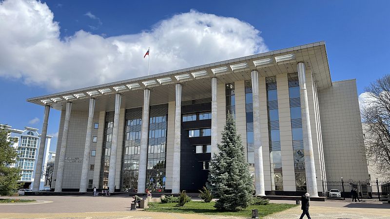 В Краснодаре под суд пойдет мужчина, обвиняемый в нападении на оператора АЗС и менеджеров банка
