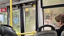 Пьяный пассажир разбил дверь в автобусе в Санкт-Петербурге 