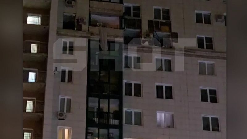 Часть стены вырвало из-за взрыва в квартире многоэтажки в Красногорске
