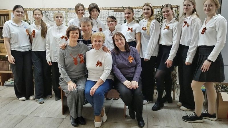 Ученики гимназии № 18 сделали 100 брошей для ветеранов ВОВ и бойцов СВО 