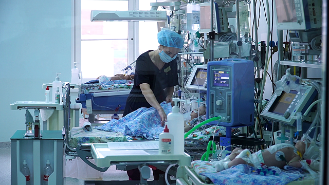 Краснодарские хирурги спасли еще одно детское сердце. Рассказываем, как оперируют малышей с пороком  Фото: Телеканал «Краснодар»