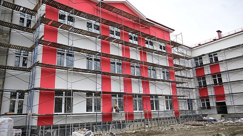 Строительство школы на 1100 мест завершили на 70% в Сочи