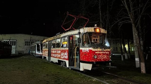 Украшенный под Новый год общественный транспорт будет курсировать по Краснодару еще два дня