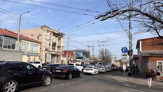 Десятибалльные пробки сковали в последний четверг года Краснодар