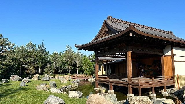 Скульптура с утренней девочкой появилась в Японском саду Краснодара