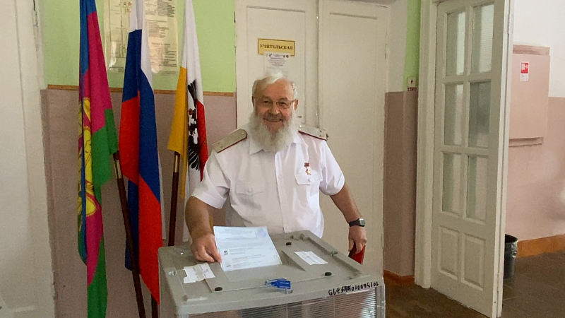 Владимир Громов проголосовал на избирательном участке в школе № 60 Краснодара