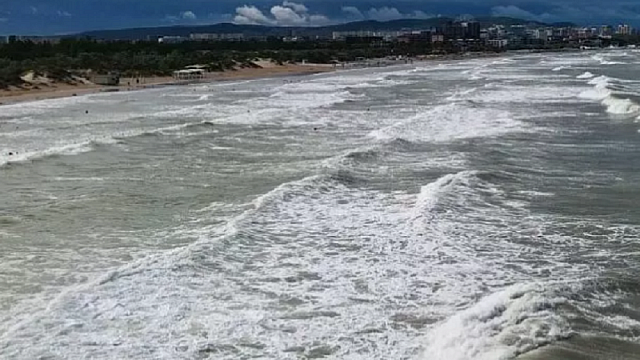 Из-за шторма все пляжи Анапы закрыты для купания