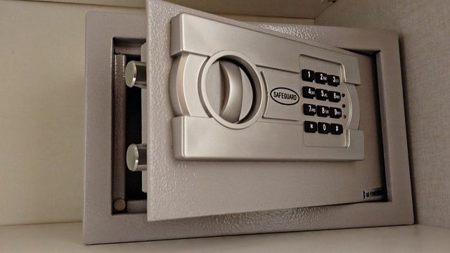 Мужчина купил сейф за 15 евро и нашел в нем золотой слиток в Германии