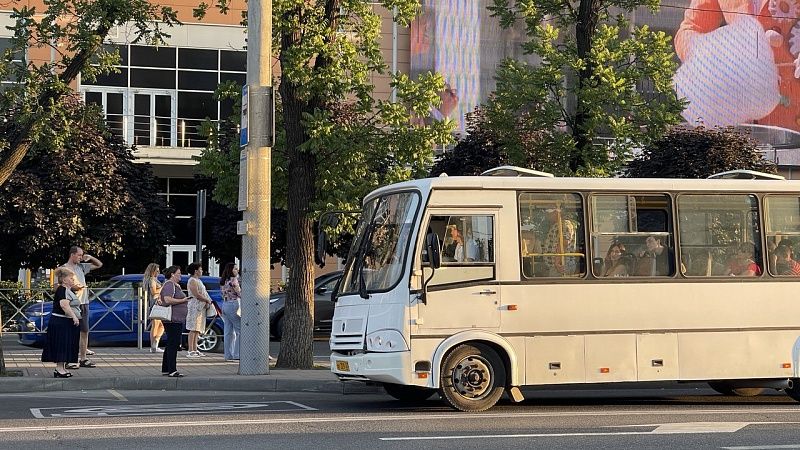 Пострадавшую во время дорожного конфликта маршрутку сняли с линии в Краснодаре