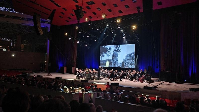 Концертный зал «Фестивальный» открыл 46-й сезон концертом ко Дню Победы в Сочи