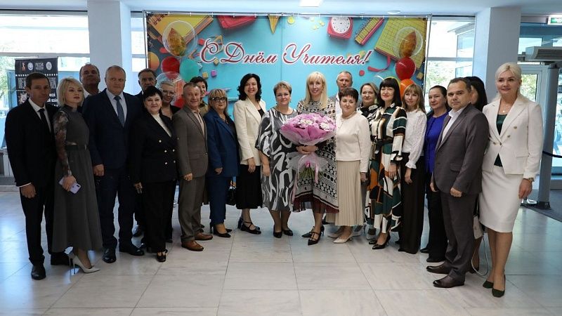 Педагогов на торжественном мероприятии ко Дню учителя чествовали в Краснодаре