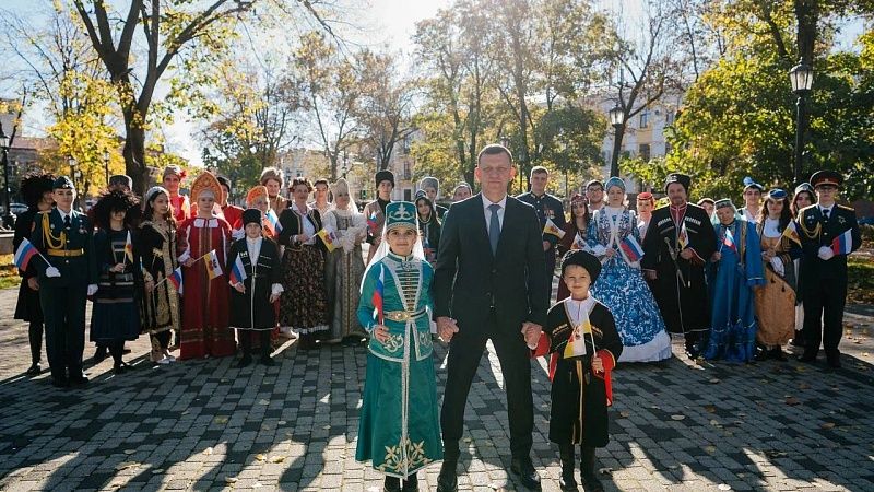 Евгений Наумов и Вера Галушко поздравили краснодарцев с Днем народного единства 