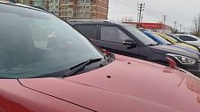 Цистерну навоза вылил на люксовые авто фермер в Британии