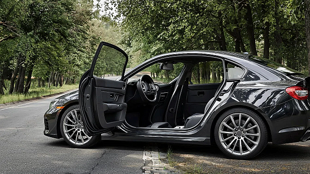 Дважды попал в аварию с начала осени «Майбах» Жириновского