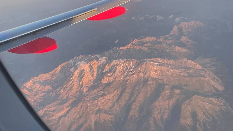 Во время полета ослепили пилотов «Уральских авиалиний»