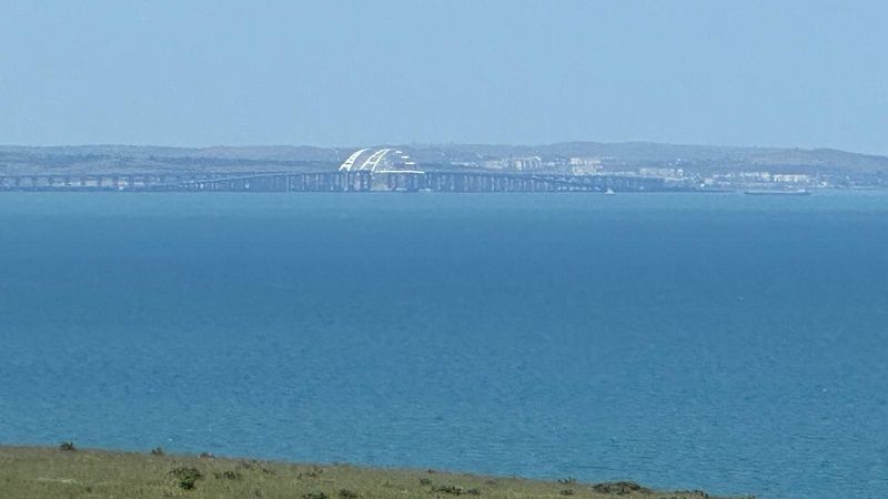 Почти 900 машин застряли с обеих сторон Крымского моста