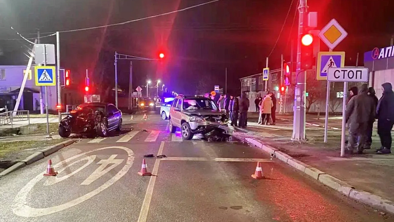 Два водителя пострадали в жёстком ДТП в Темрюкском районе