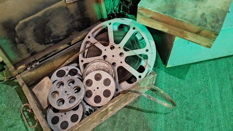 Владимир Путин поздравил с юбилеем Никиту Михалкова в московском театре