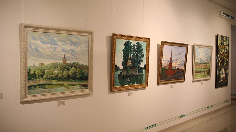 В Краснодаре открылась выставка современных художников «Мир дому вашему»