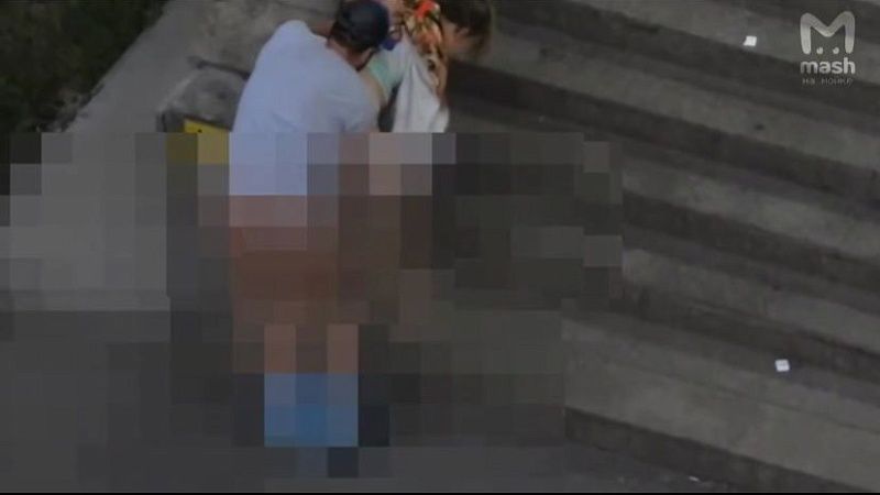 На видео сняли публичный секс парня со взрослой женщиной в Санкт-Петербурге