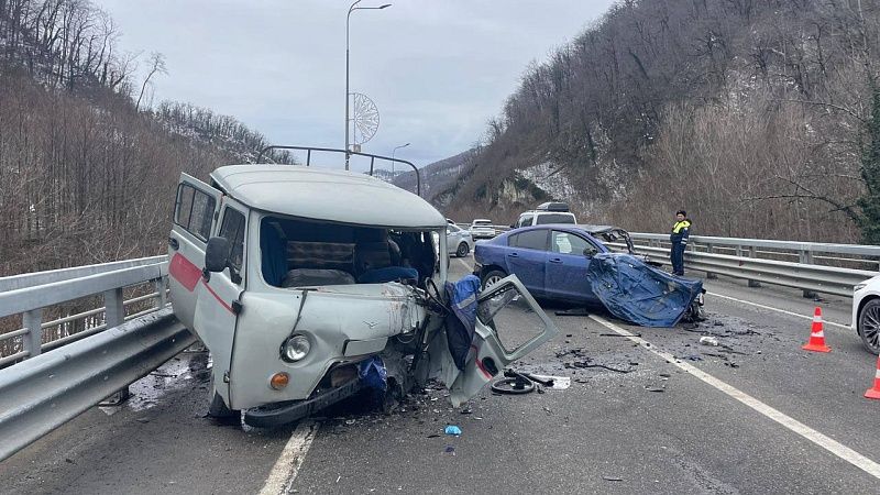 Водитель Mazda выехал на встречку и погиб на трассе Адлер – Красная Поляна