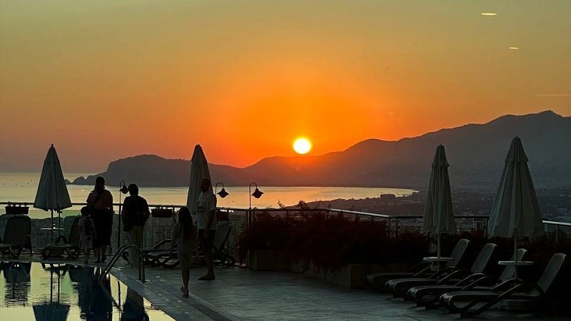 Дочь Кадырова показала фото с моря на фоне сообщений о ЧП с отцом в Турции